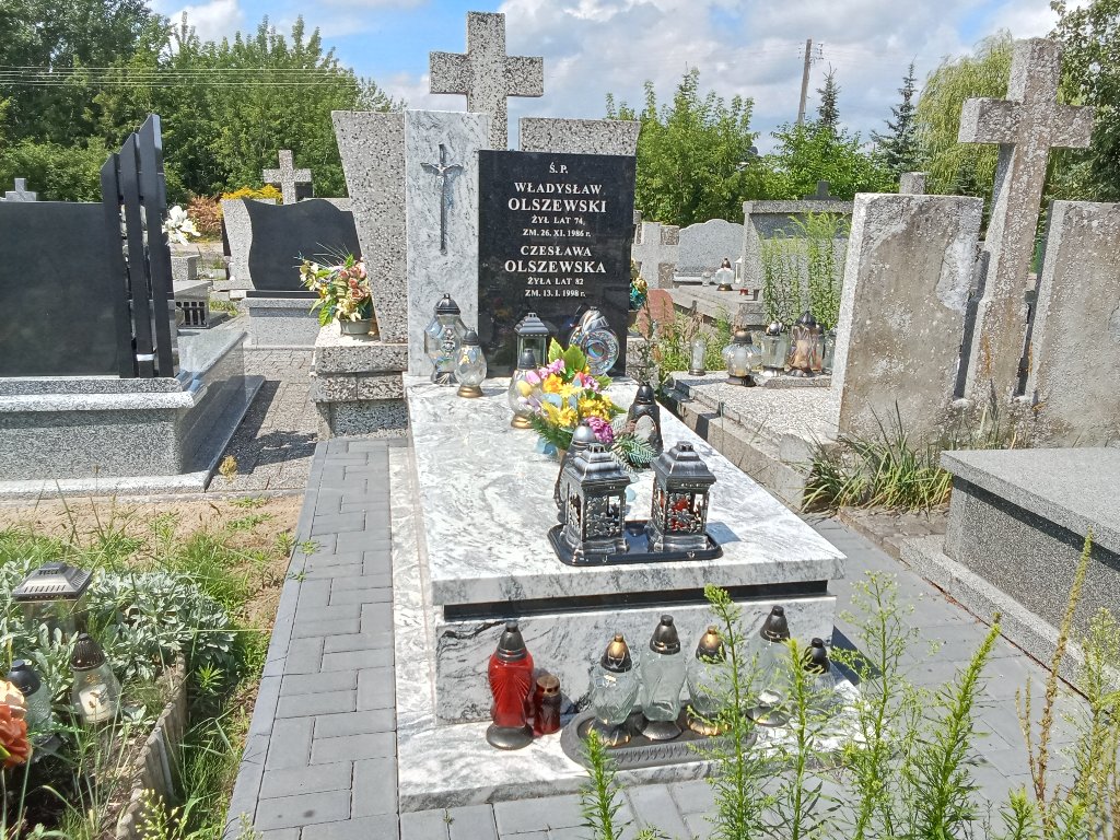 Grób Czesława Olszewska