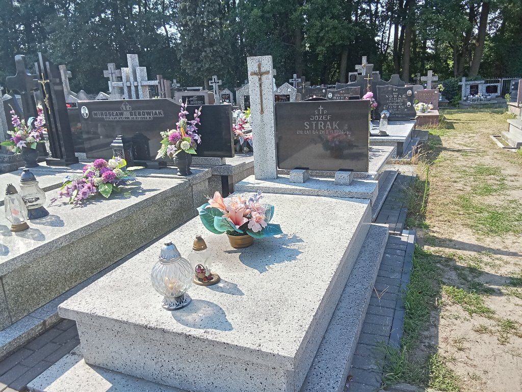Grób Antonina  Strąk